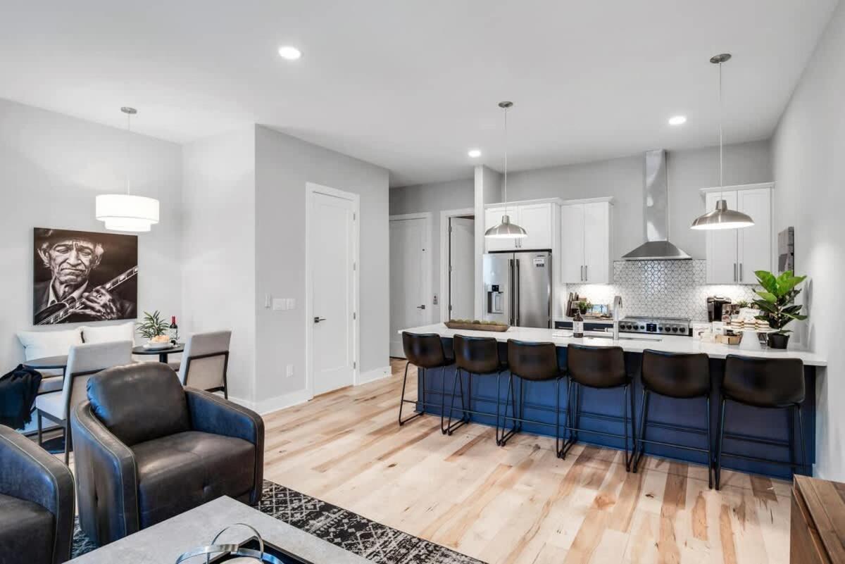 Side By Side Nash Homes - Relaxing Rooftop Patios *