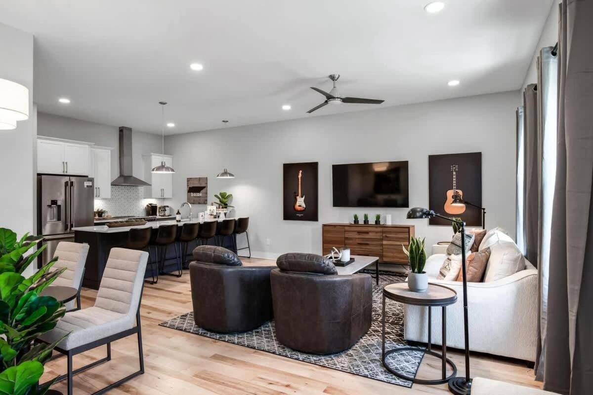 Side By Side Nash Homes - Relaxing Rooftop Patios Holiday home