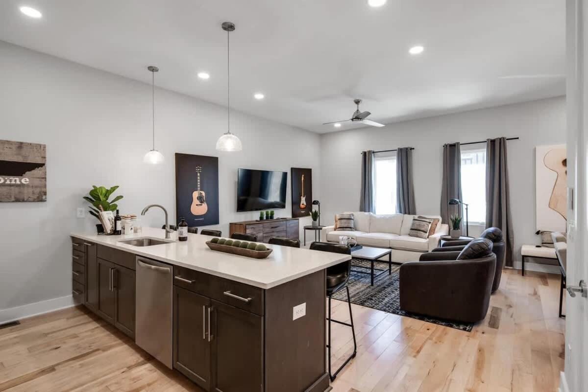 Side By Side Nash Homes - Relaxing Rooftop Patios Nashville