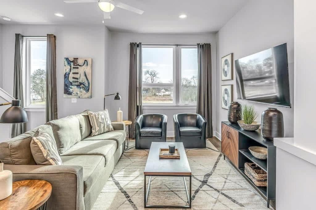Spacious Nash For 12 Near Broadway Holiday home Nashville