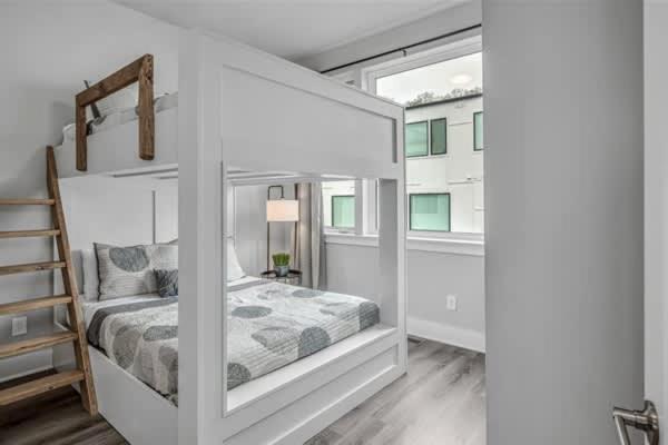 Nash Getaway - Private Rooftop Patio - Sleeps 12