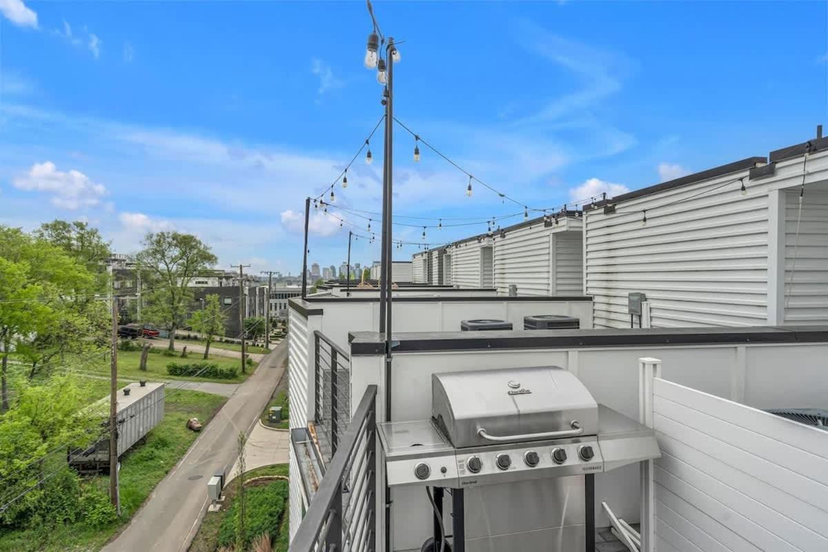 Cowgirl's Hideaway-rooftop Patio- 2 Mi To Broadway Holiday home *