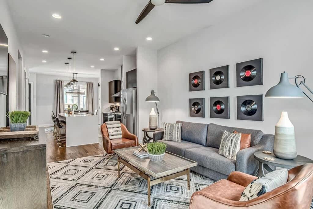 Holiday home Cowgirl's Hideaway-rooftop Patio- 2 Mi To Broadway Nashville