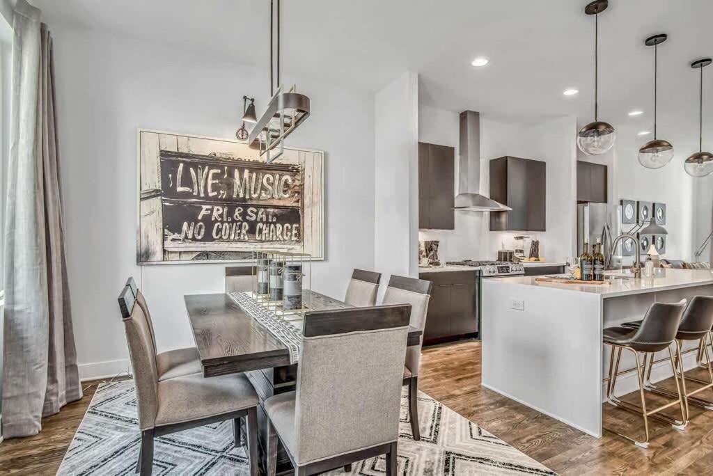 Cowgirl's Hideaway-rooftop Patio- 2 Mi To Broadway Holiday home Nashville