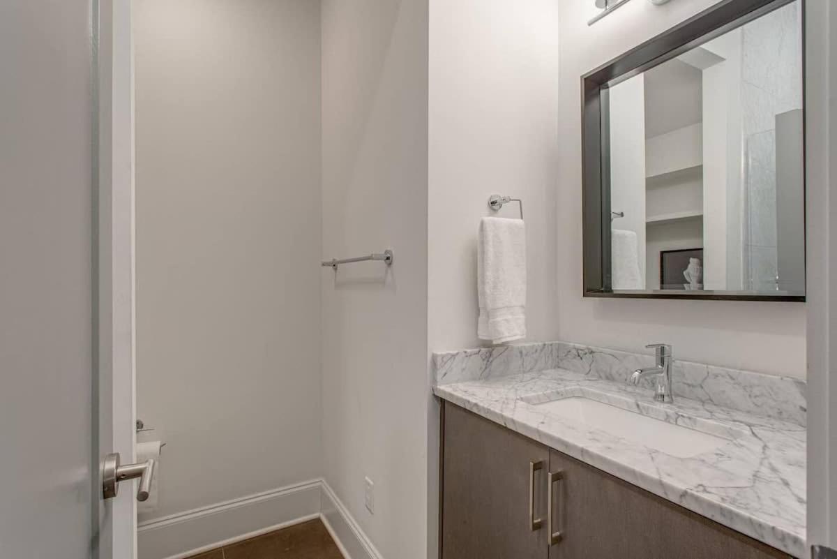 Two Homes - Accommodates 24 Guests * Nashville