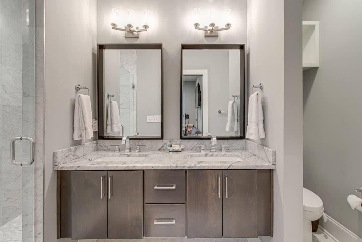 Two Homes - Accommodates 24 Guests Holiday home