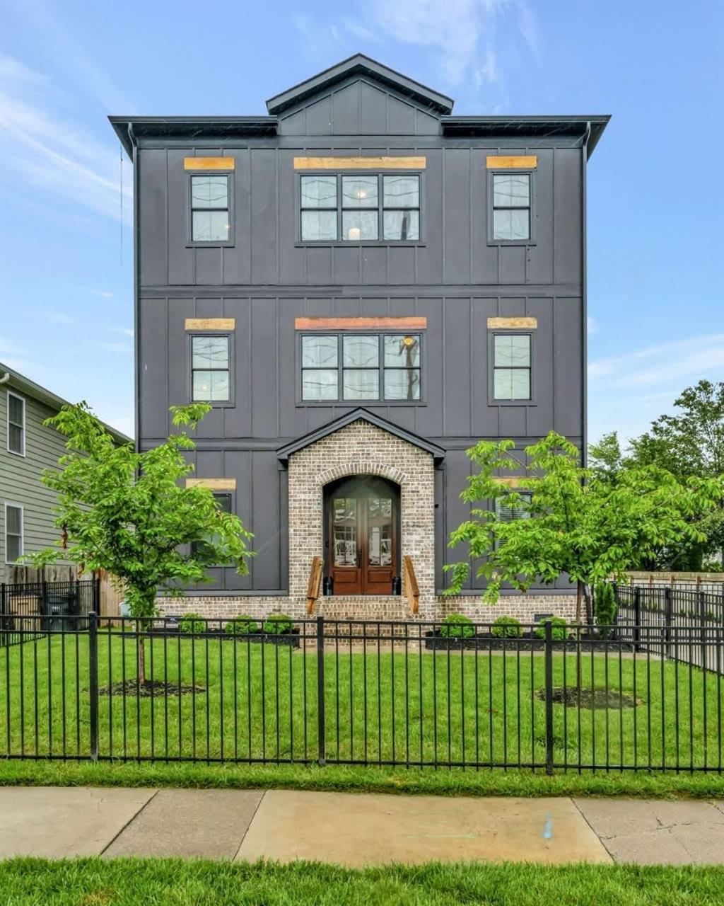 Sprawling Estate - Sleeps 16 Holiday home *