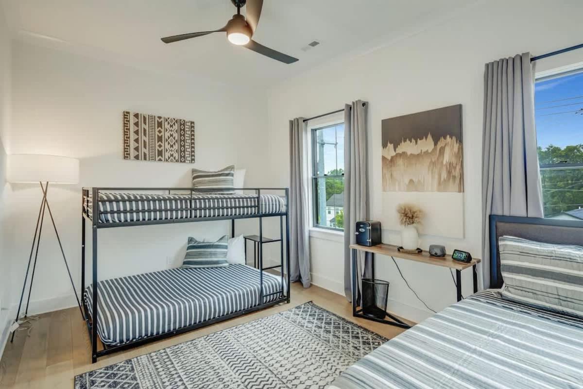 Sprawling Estate - Sleeps 16 *