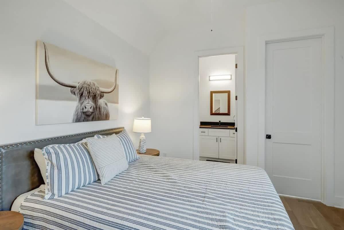 Sprawling Estate - Sleeps 16 Holiday home *