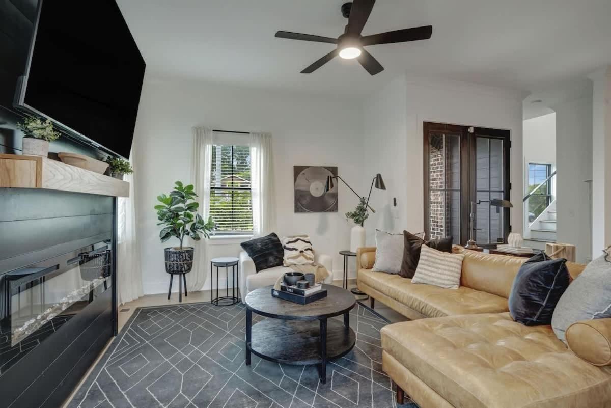 Sprawling Estate - Sleeps 16 *