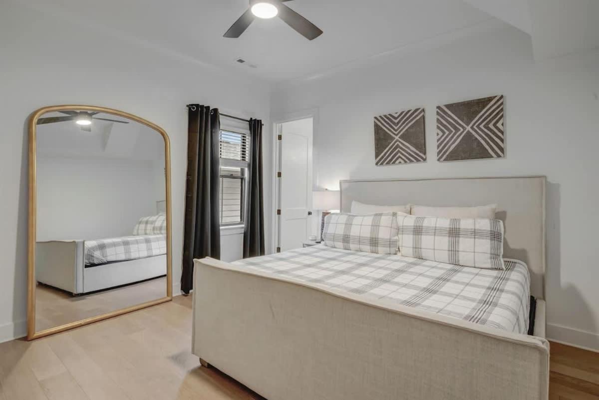 Sprawling Estate - Sleeps 16 Holiday home *