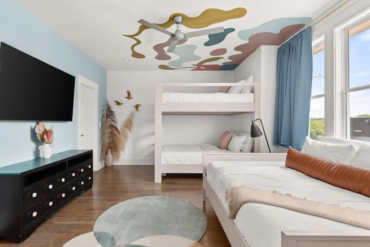 Secret Large 4bd Slp 16p 10min Broad Holiday home Nashville