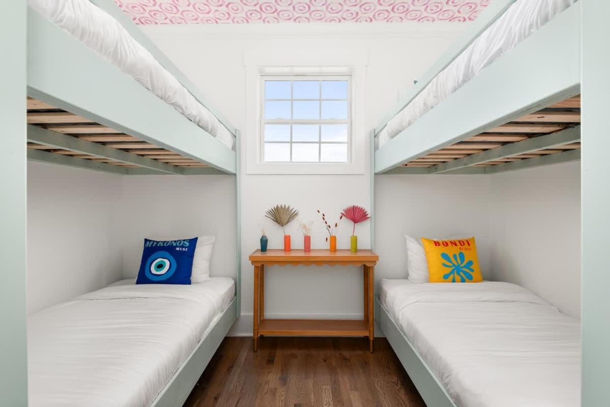 Secret Large 4bd Slp 16p 10min Broad Holiday home Nashville