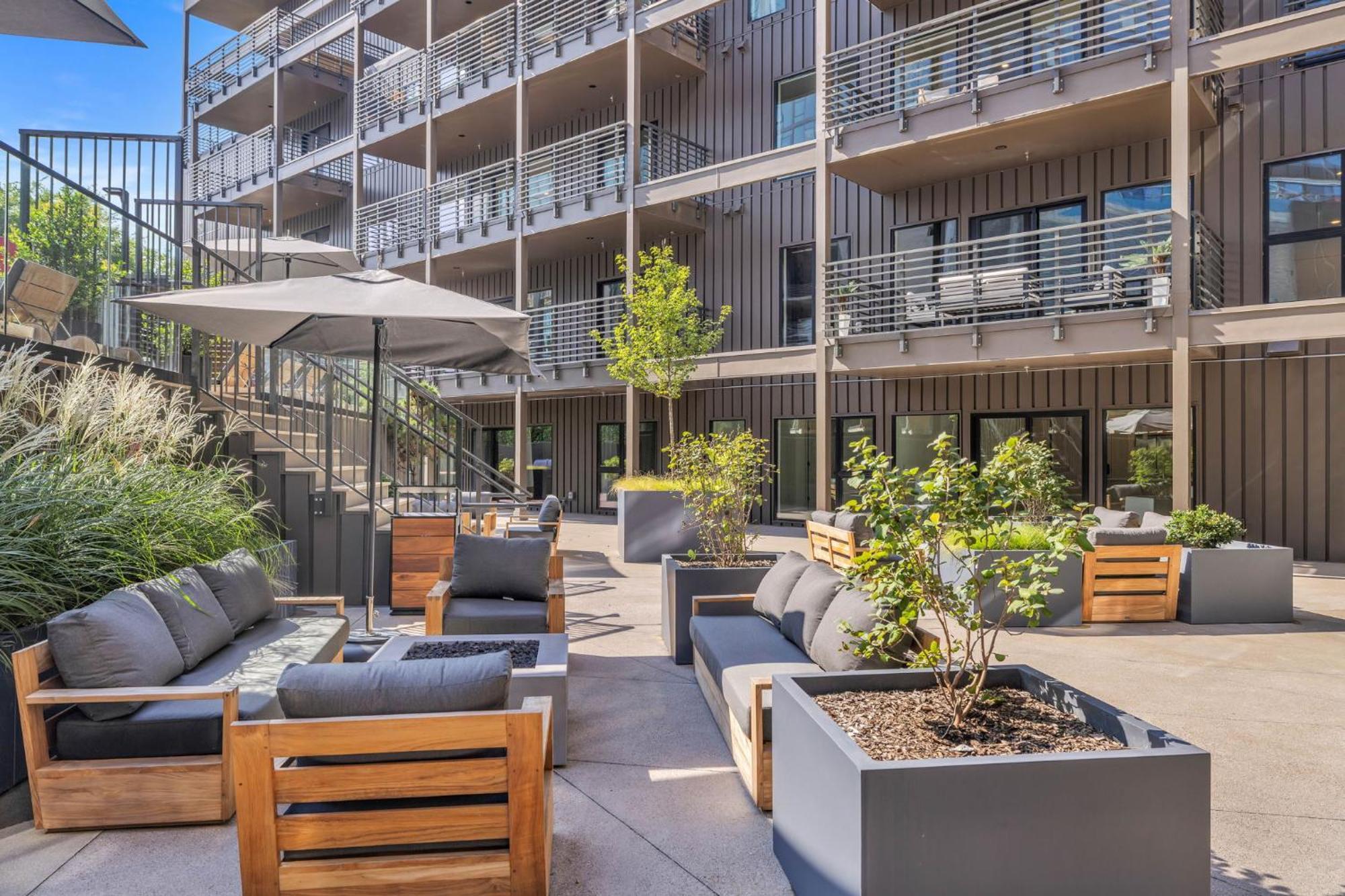 Walk To Broadway, Pool Access, Onsite Parking At Tequila Sunrise In Downtown Nashville