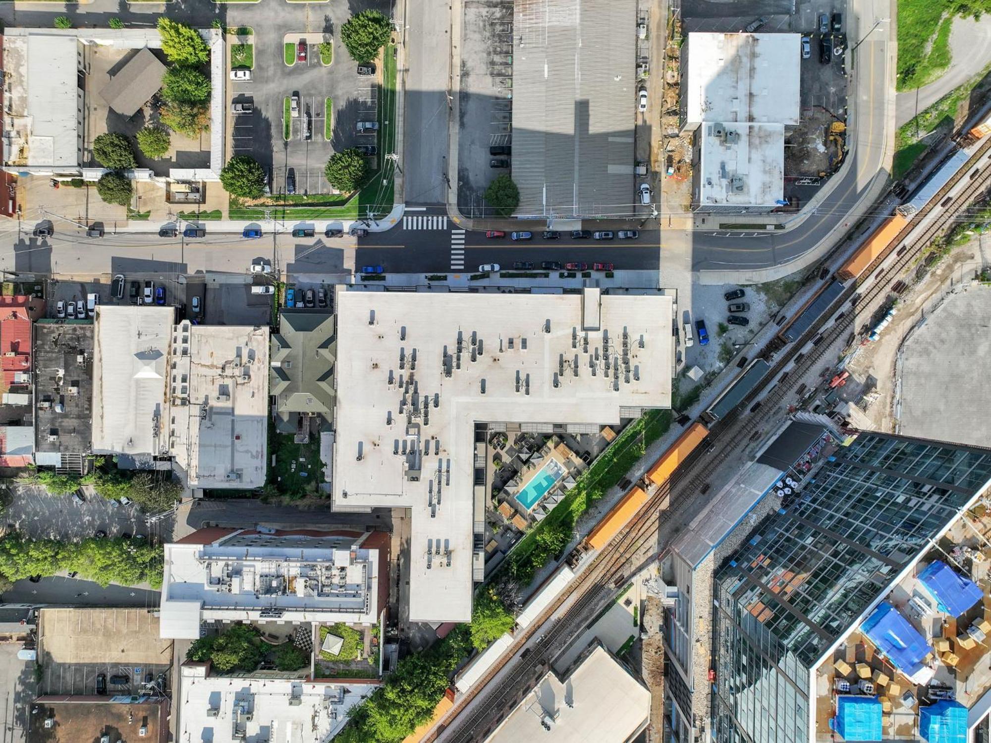 Walk To Broadway, Pool Access, Onsite Parking At Tequila Sunrise In Downtown Apartment Nashville