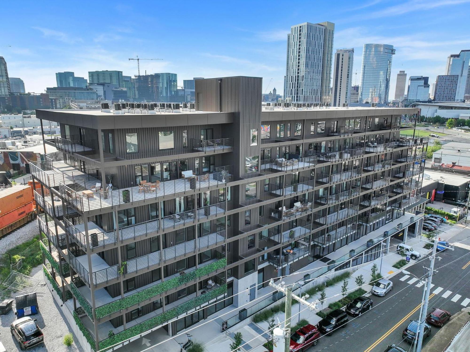 Walk To Broadway, Pool Access, Onsite Parking At Tequila Sunrise In Downtown Nashville