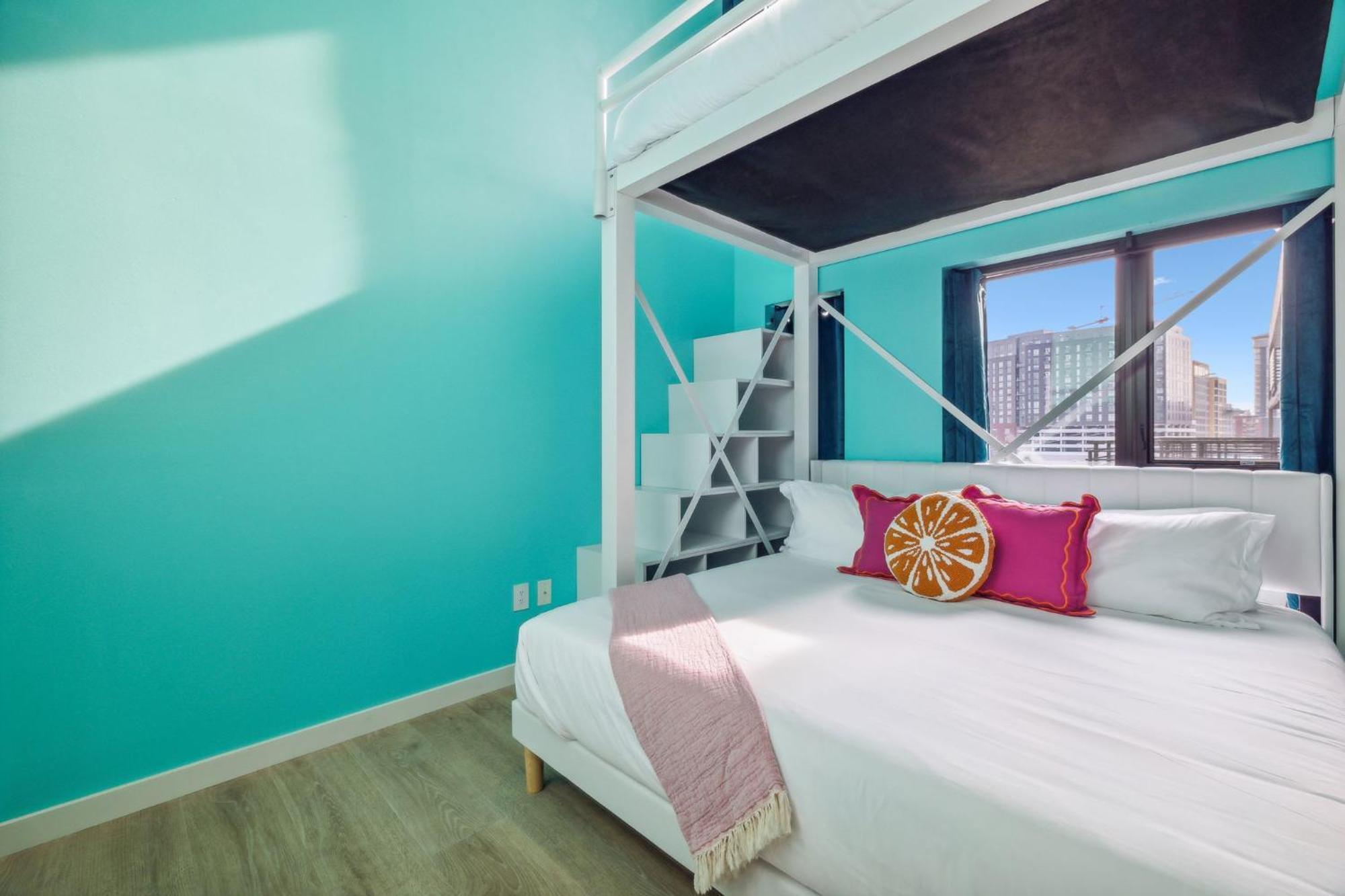 Walk To Broadway, Pool Access, Onsite Parking At Tequila Sunrise In Downtown *