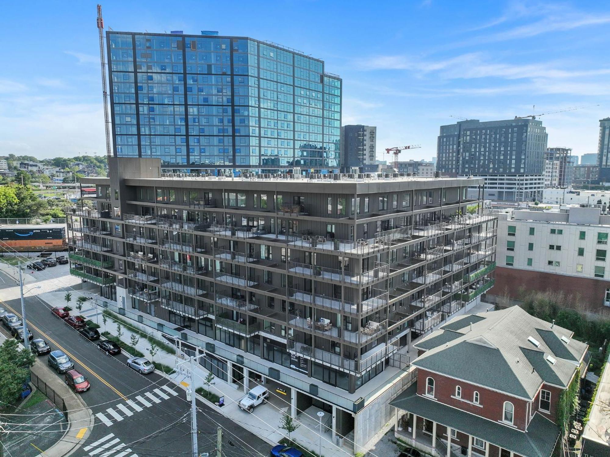 Walk To Broadway, Pool Access, Onsite Parking At Tequila Sunrise In Downtown Apartment Nashville