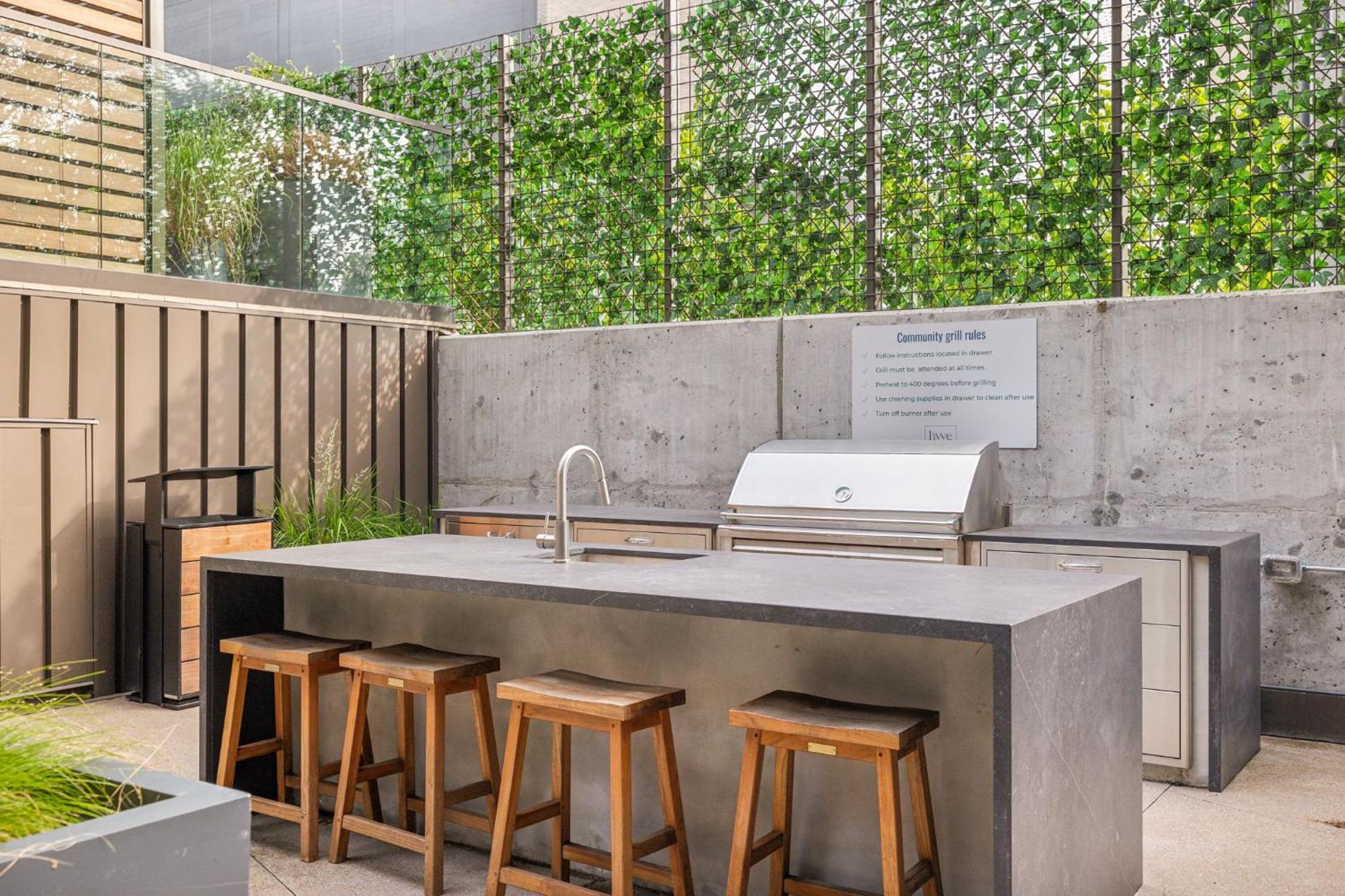 Apartment Walk To Broadway, Pool Access, Onsite Parking At Tequila Sunrise In Downtown