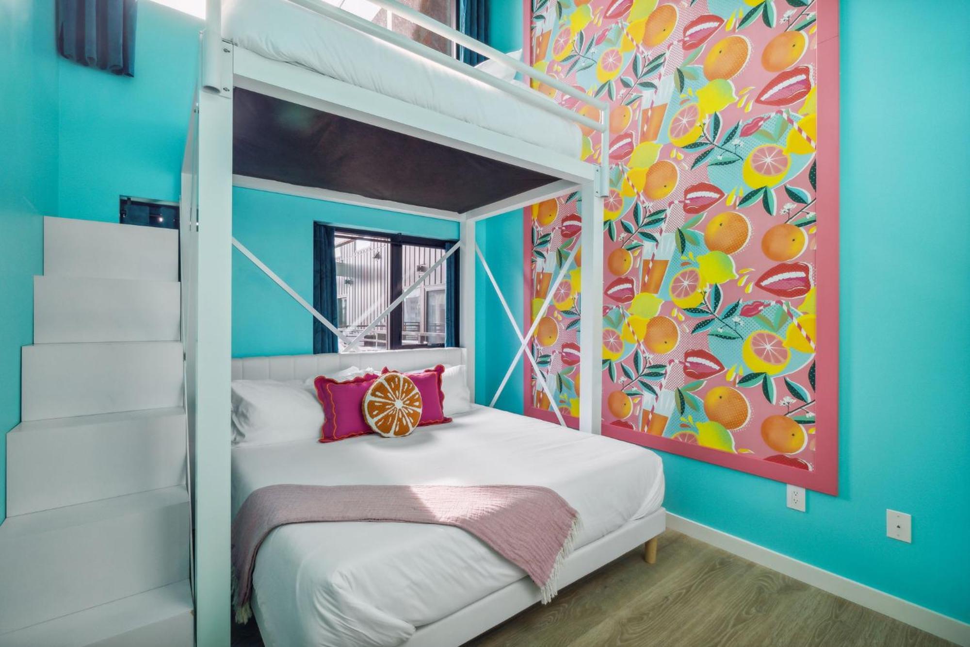 Walk To Broadway, Pool Access, Onsite Parking At Tequila Sunrise In Downtown Apartment Nashville