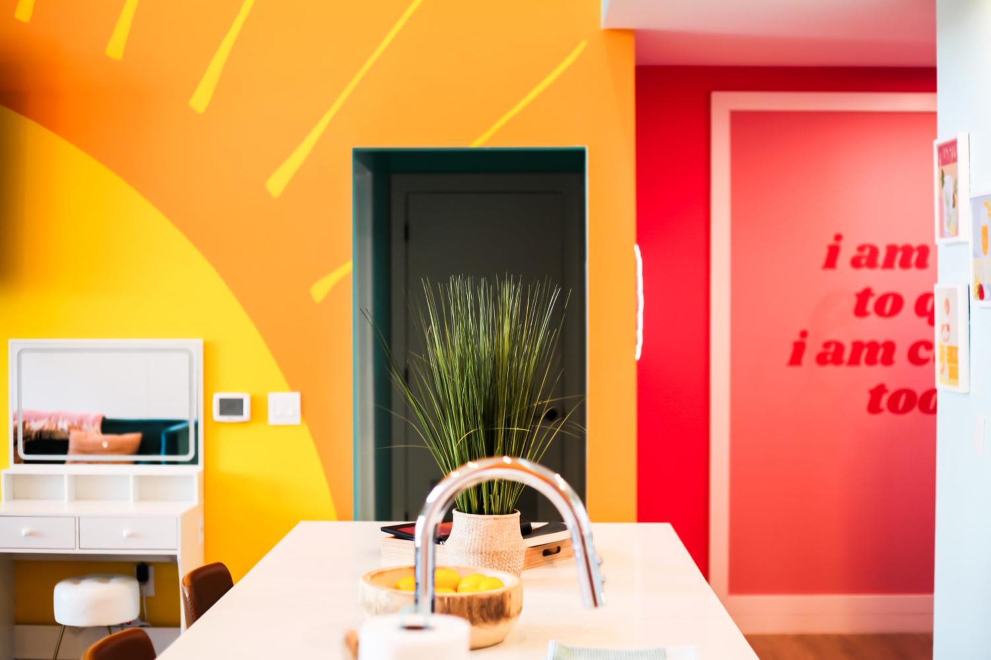 Apartment Walk To Broadway, Pool Access, Onsite Parking At Tequila Sunrise In Downtown Nashville