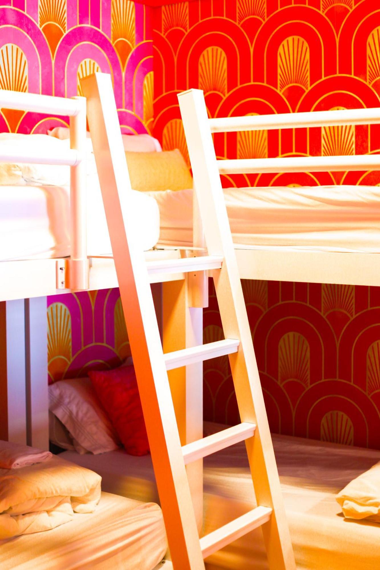 Apartment Walk To Broadway, Pool Access, Onsite Parking At Tequila Sunrise In Downtown