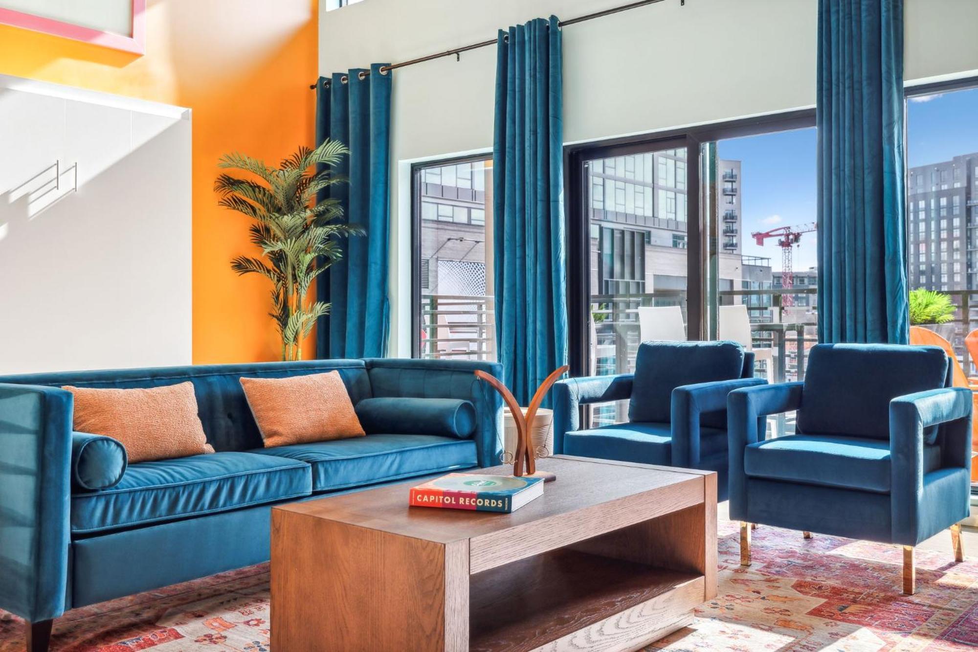 Apartment Walk To Broadway, Pool Access, Onsite Parking At Tequila Sunrise In Downtown