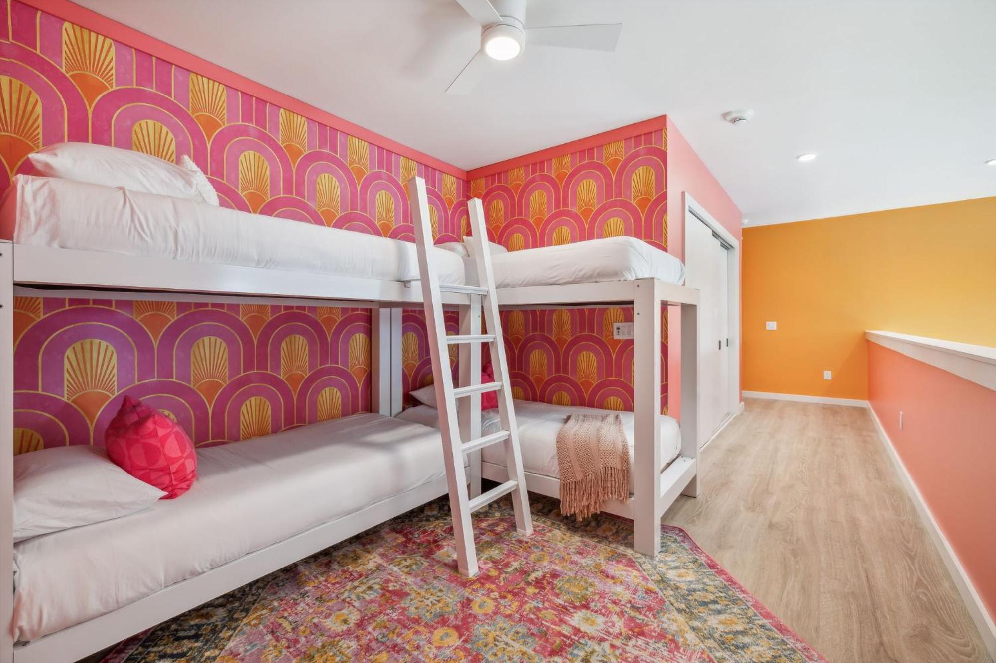 Walk To Broadway, Pool Access, Onsite Parking At Tequila Sunrise In Downtown Apartment Nashville