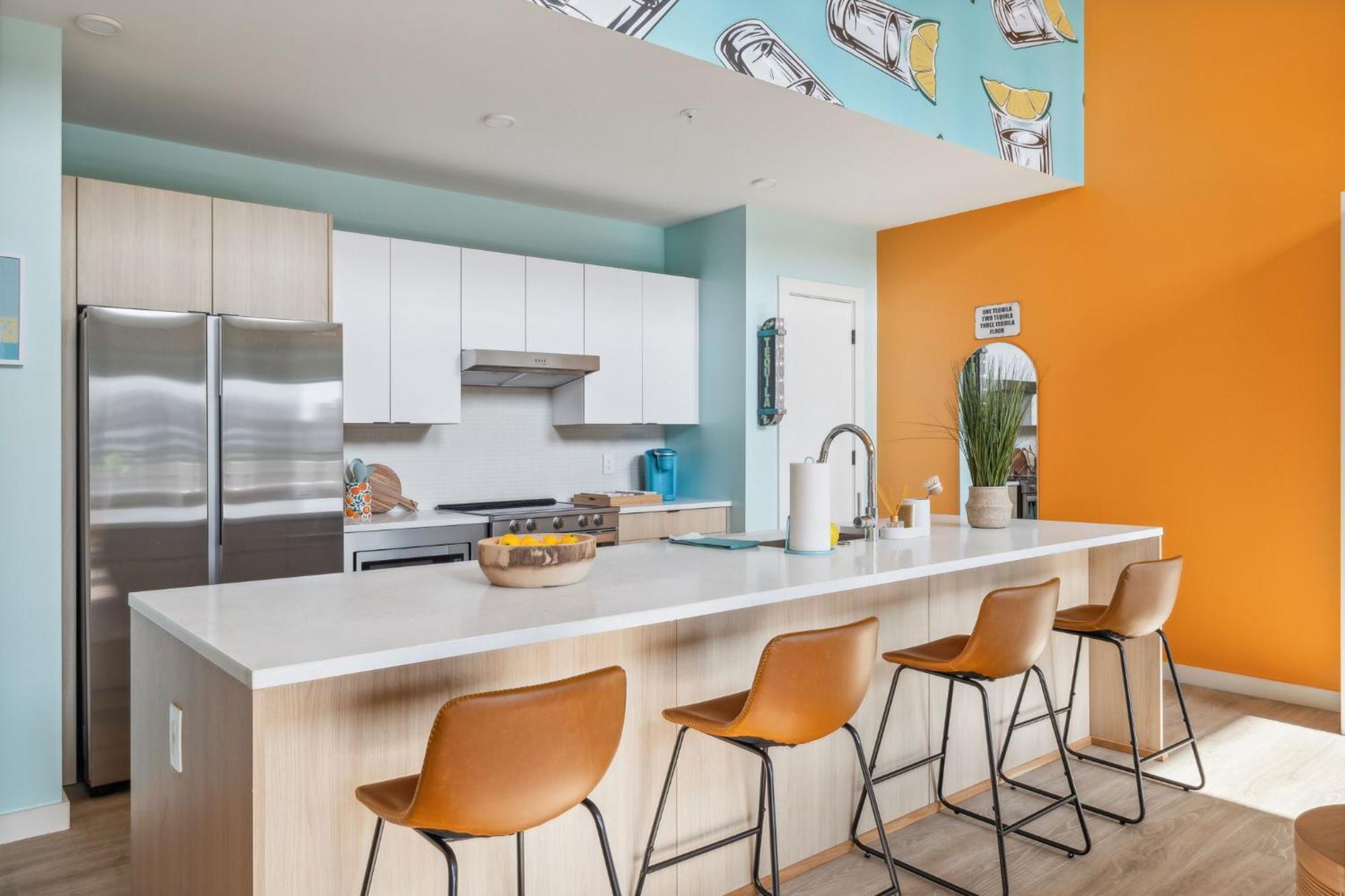 Apartment Walk To Broadway, Pool Access, Onsite Parking At Tequila Sunrise In Downtown *