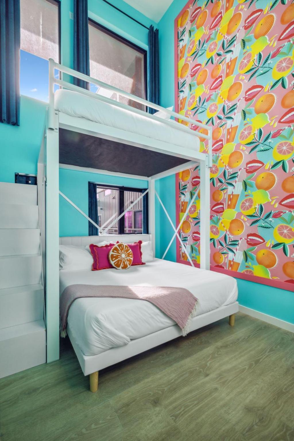 Walk To Broadway, Pool Access, Onsite Parking At Tequila Sunrise In Downtown Apartment