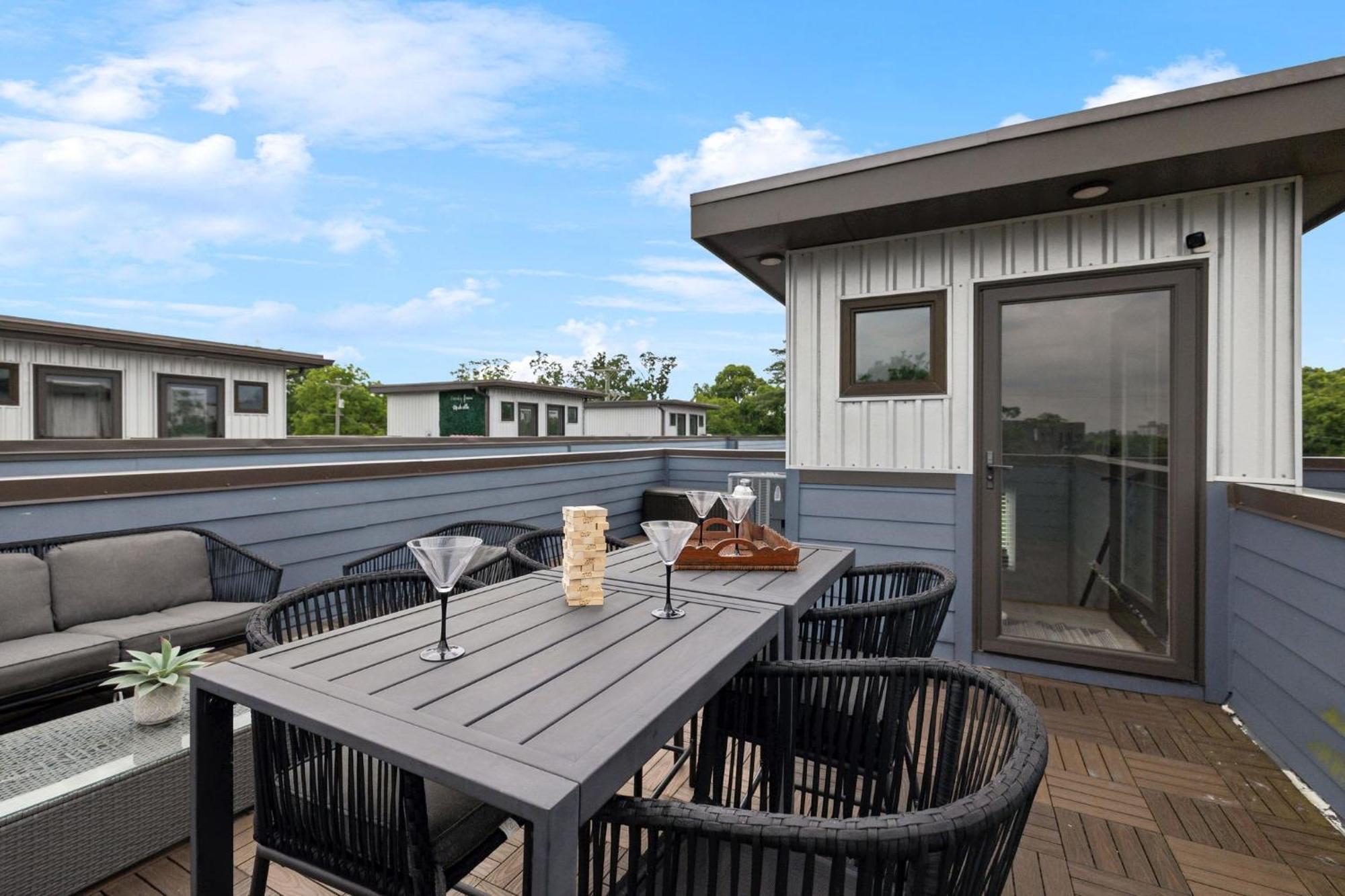 Modern 3-story Townhome W Rooftop & Views Holiday home *