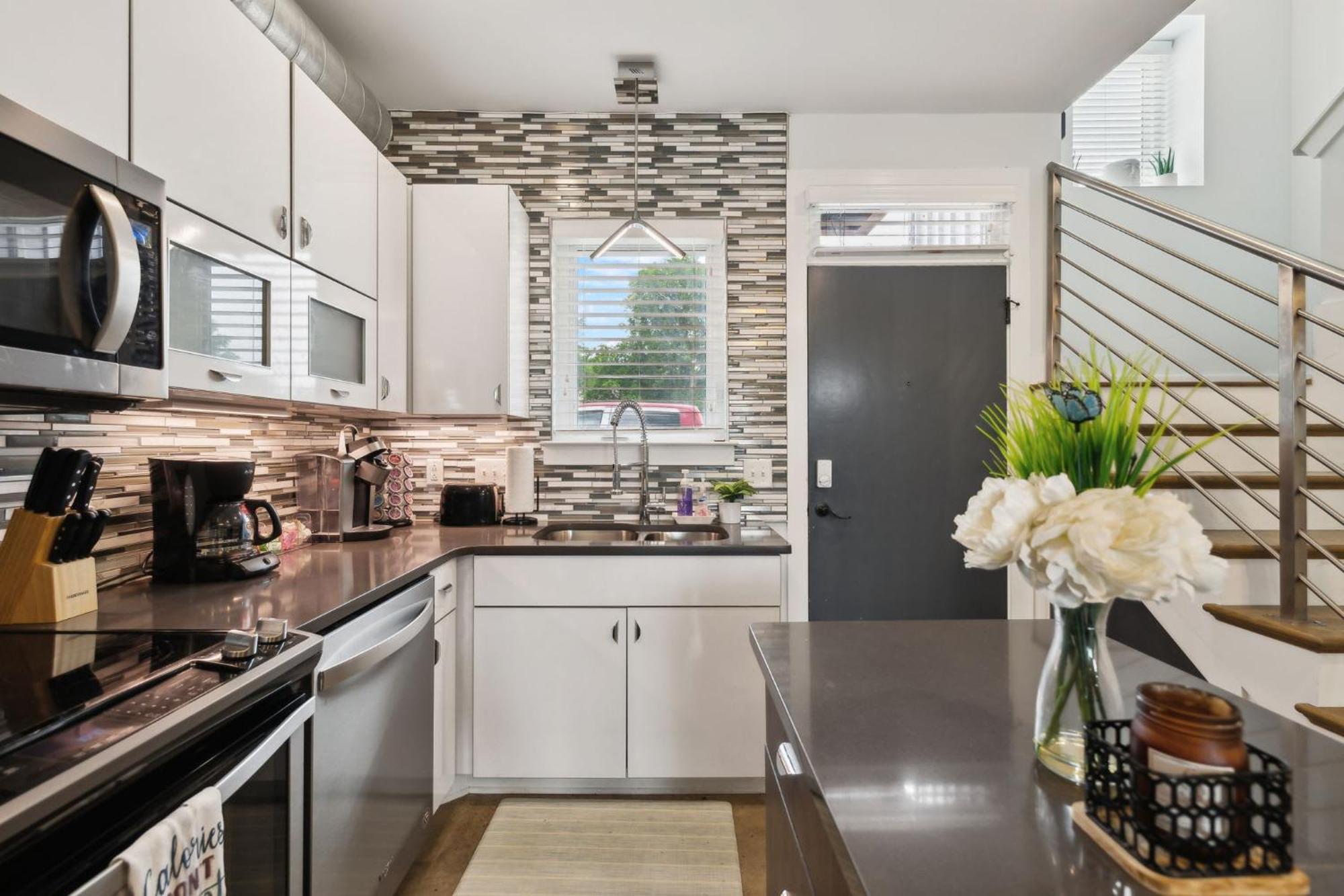 Modern 3-story Townhome W Rooftop & Views Holiday home Nashville