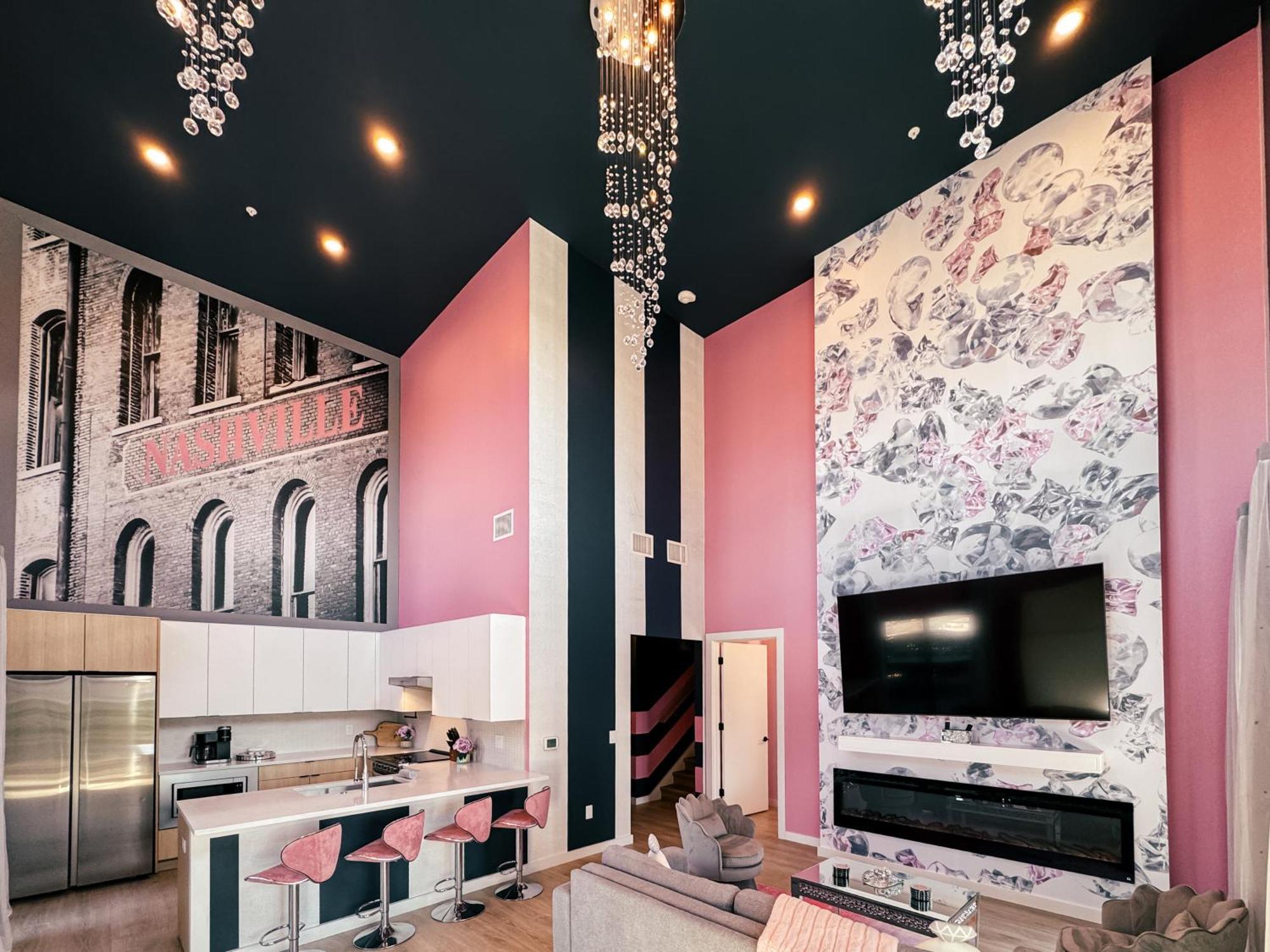 Apartment Diamonds Are Forever Bridal In Downtown Nash Walk To Broadway, Heated Pool, Gym, Parking