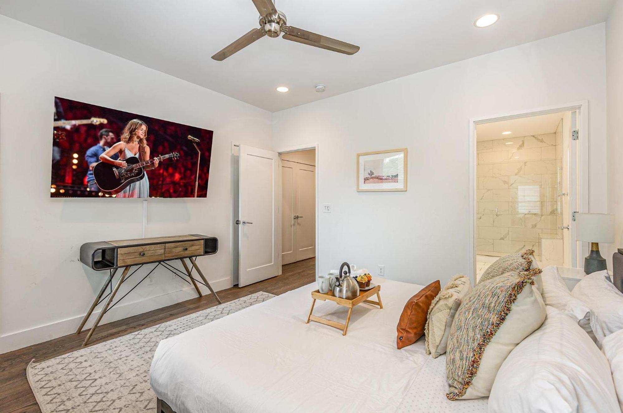Double Time - Ping-pong Table - Mins To Germantown Holiday home *