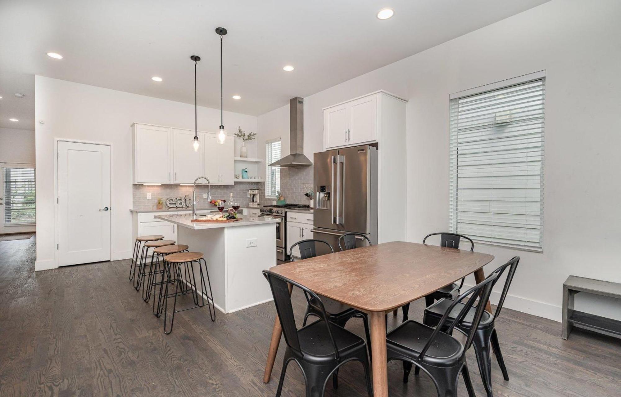 Double Time - Ping-pong Table - Mins To Germantown Holiday home