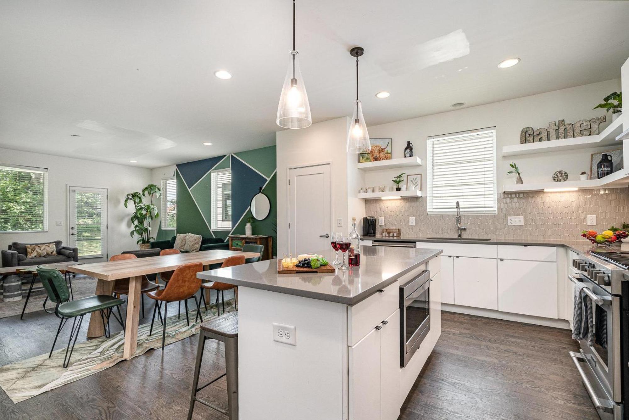 Hurst House - 4 Stylish Homes - Mins To Germantown Holiday home *
