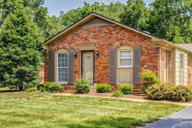 Jamestown D10 I Comfy 2 Bed 1 Bath * Nashville