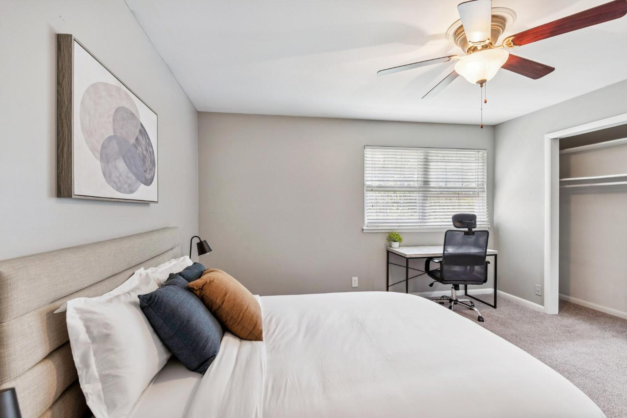 Jamestown E5 I Comfy 2 Bed 1 Bath Apartment