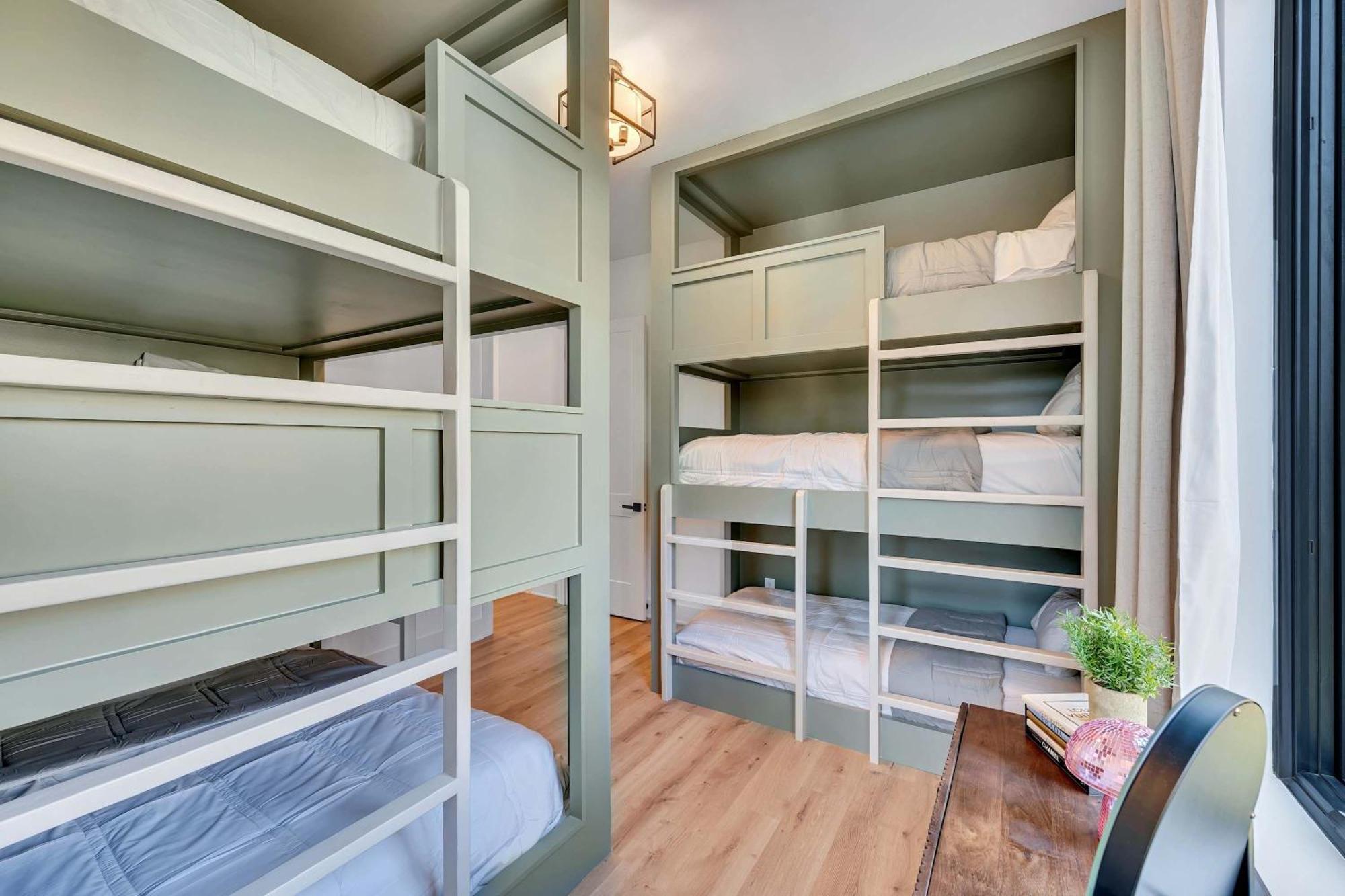 4 Rooftop Decks 4 Hot Tubs Game & Sauna Nashville