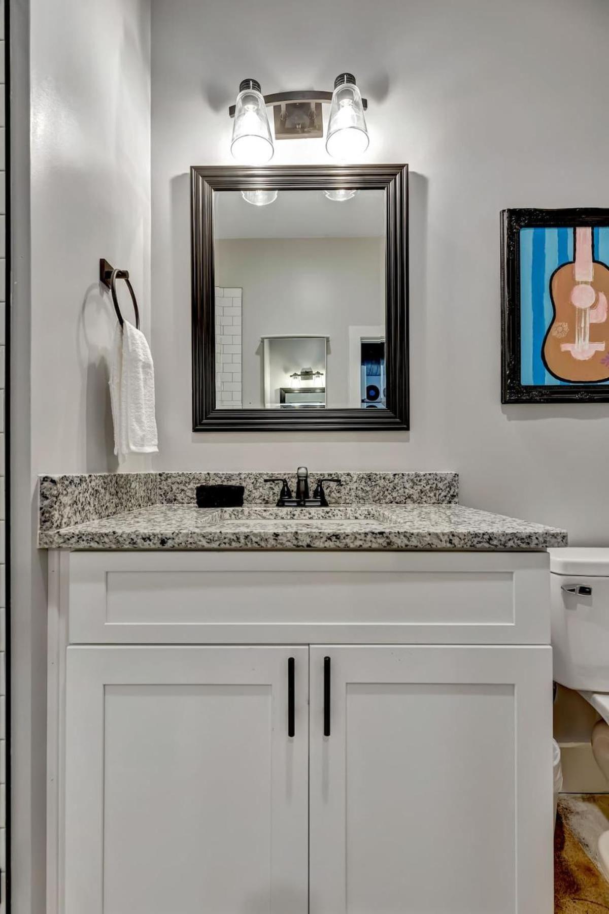 Modern Music Getaway Apartment *