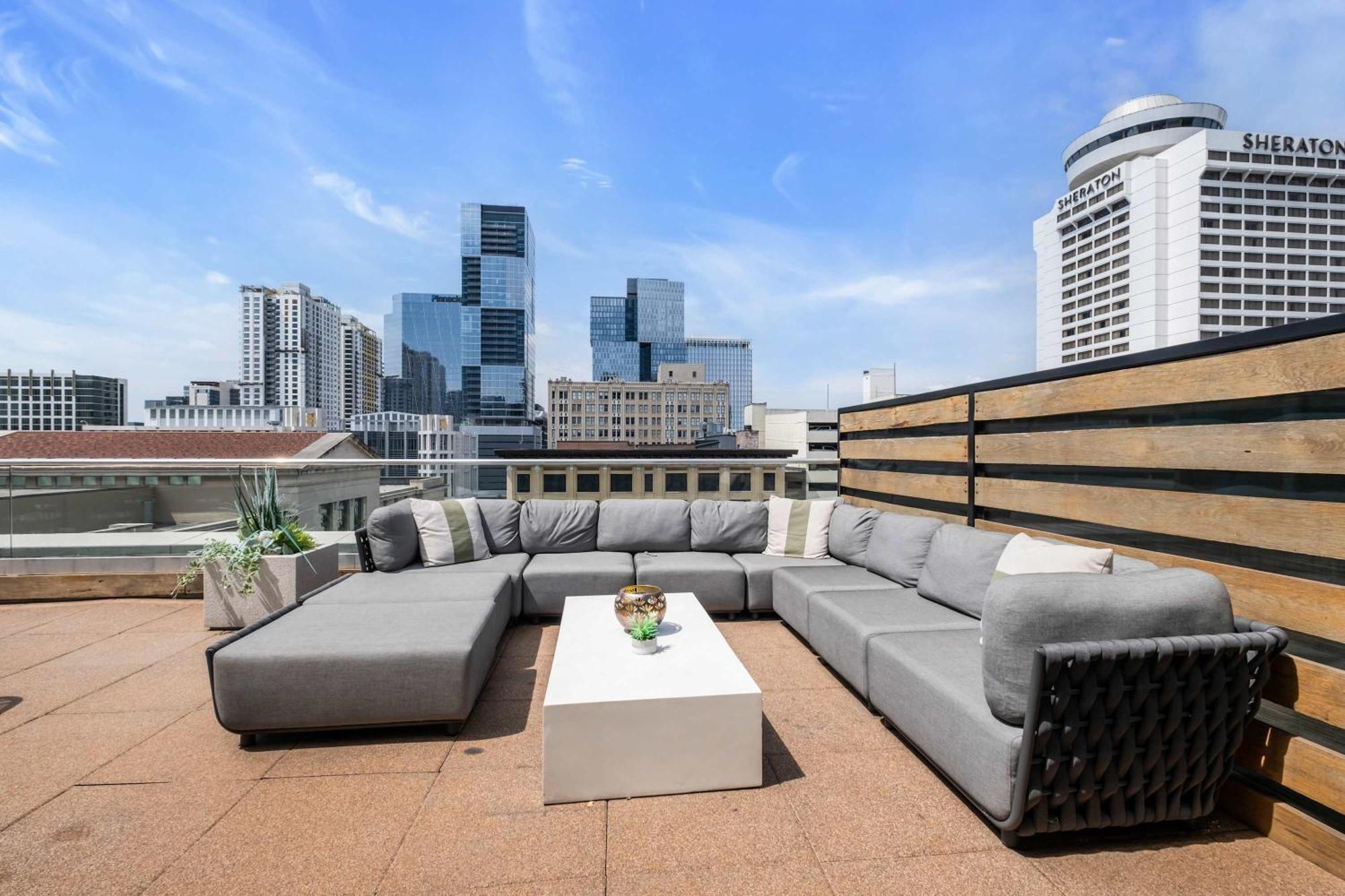 Skyline With Penthouse & Rooftop Deck 6br By Maddox