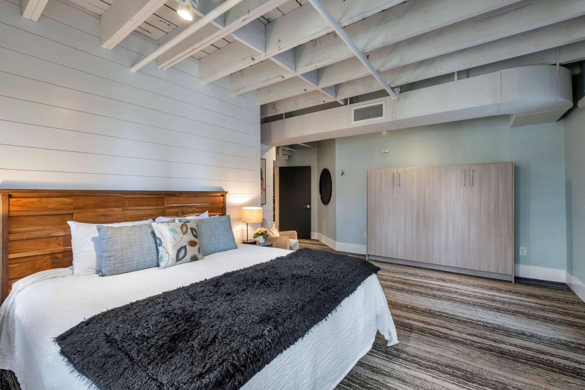 Skyline With Penthouse & Rooftop Deck 6br By Maddox Nashville
