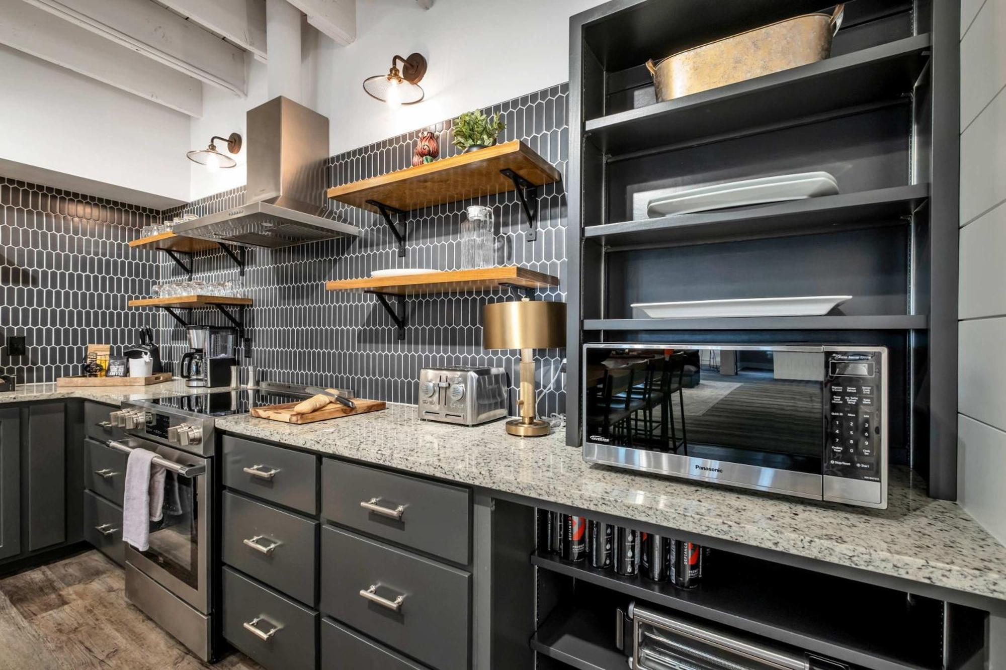 Skyline With Penthouse & Rooftop Deck 6br By Maddox Apartment Nashville