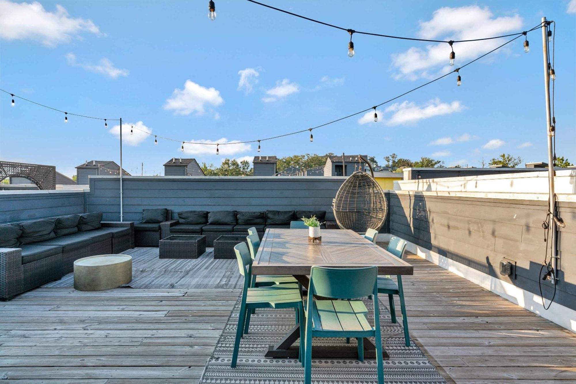 Rooftop Deck 2 Car Garage Near Downtown