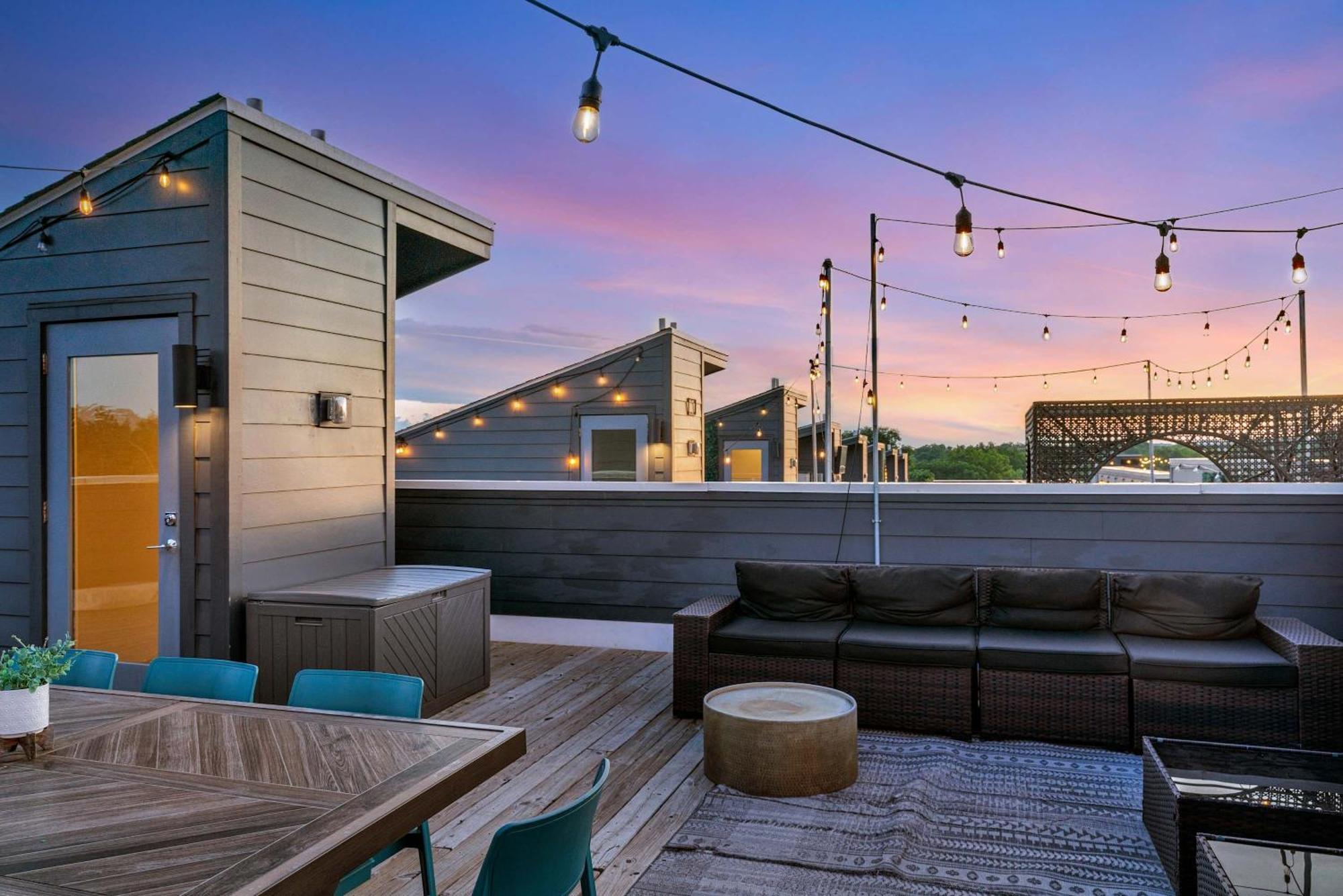 Rooftop Deck 2 Car Garage Near Downtown *