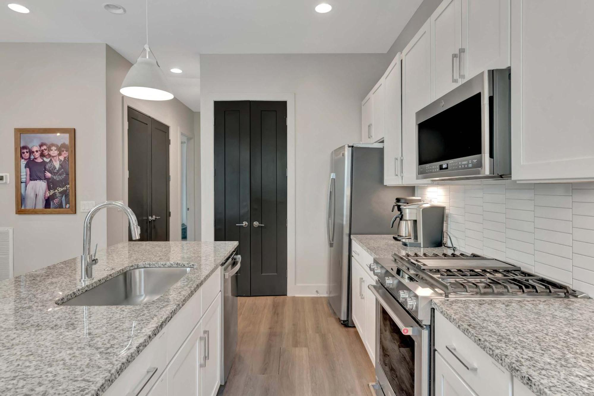 Holiday home Rooftop Deck 2 Car Garage Near Downtown *