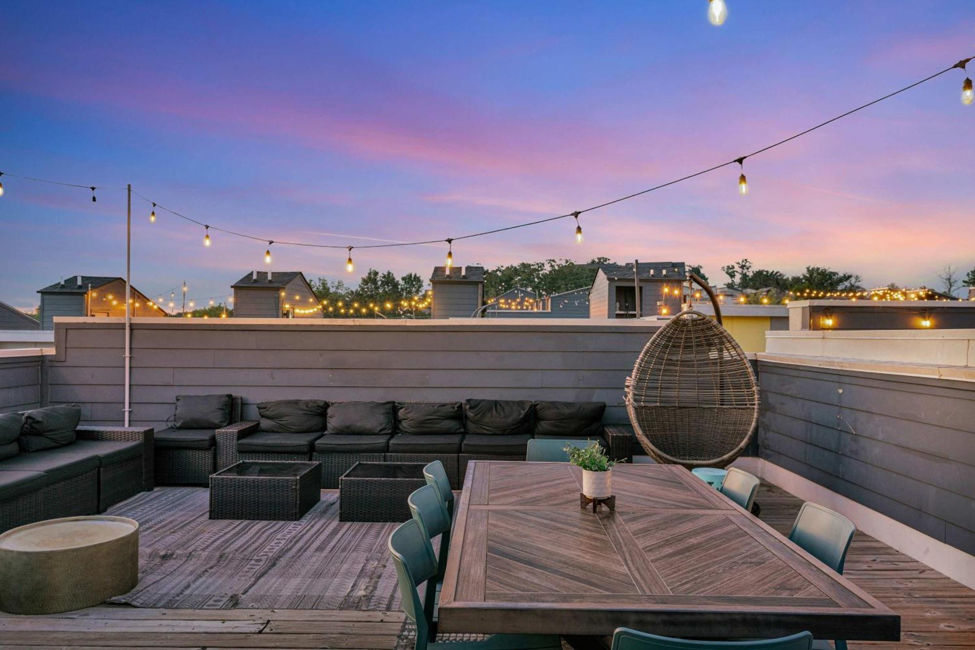 Holiday home Rooftop Deck 2 Car Garage Near Downtown