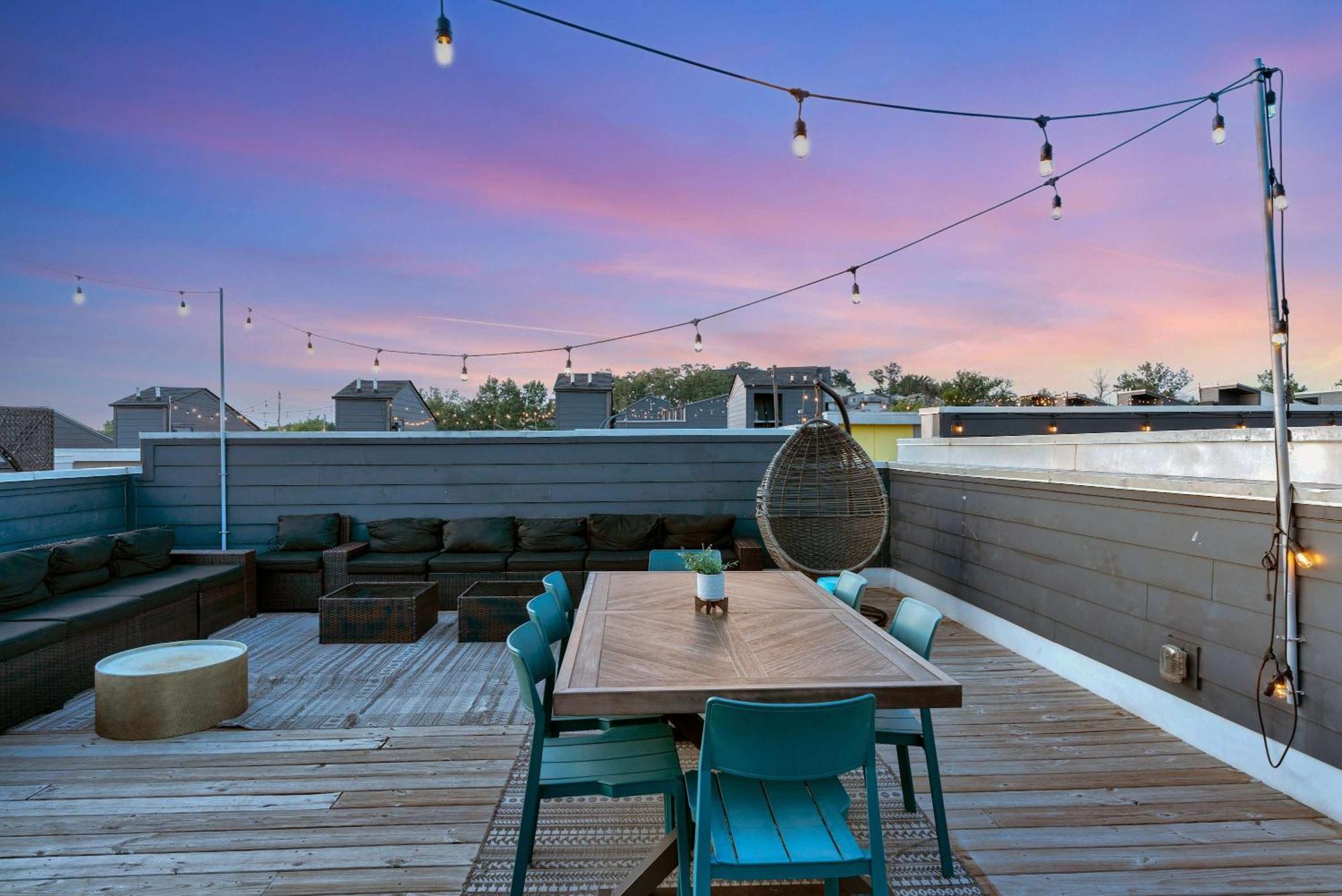 Holiday home Rooftop Deck 2 Car Garage Near Downtown *