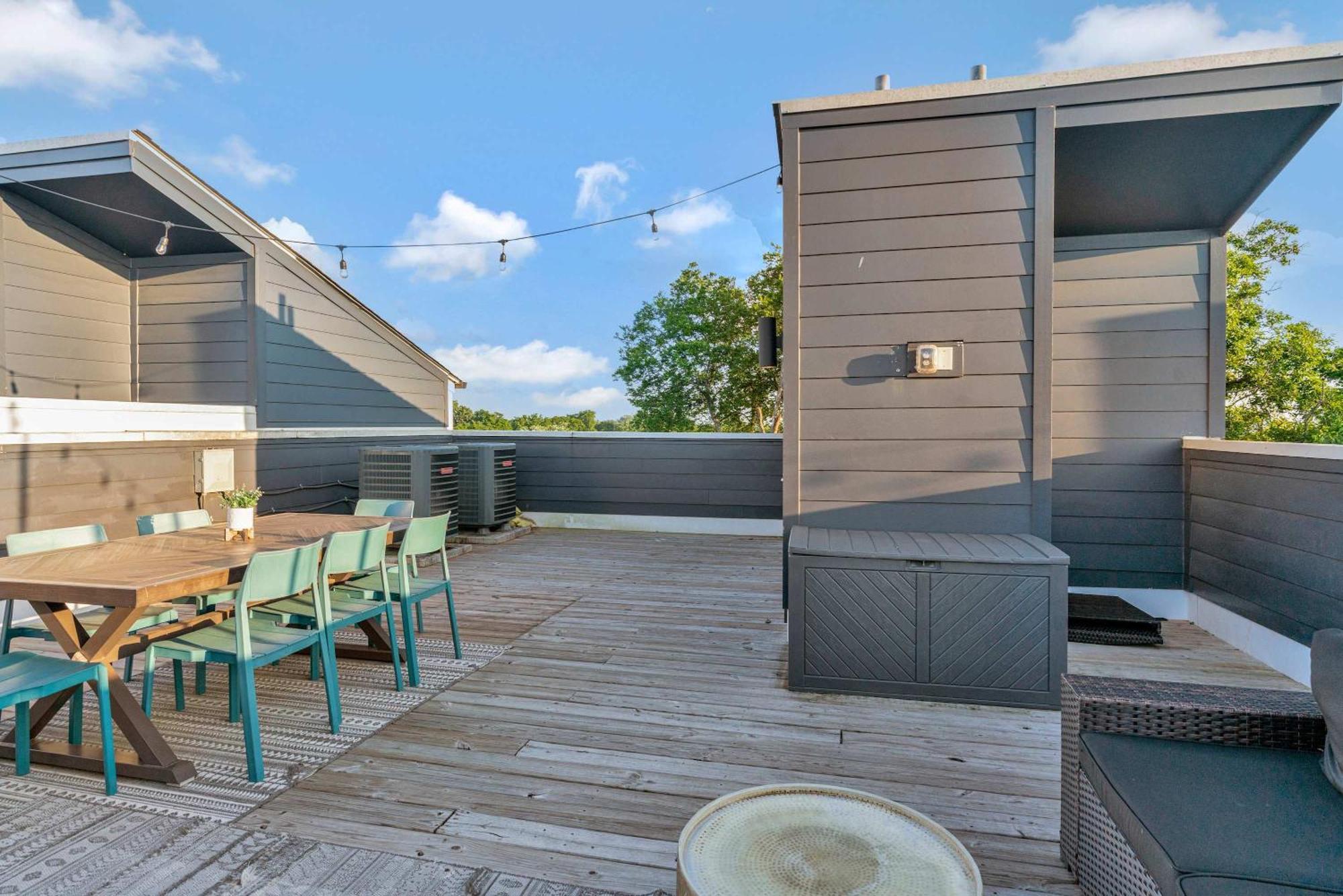 Rooftop Deck 2 Car Garage Near Downtown Nashville