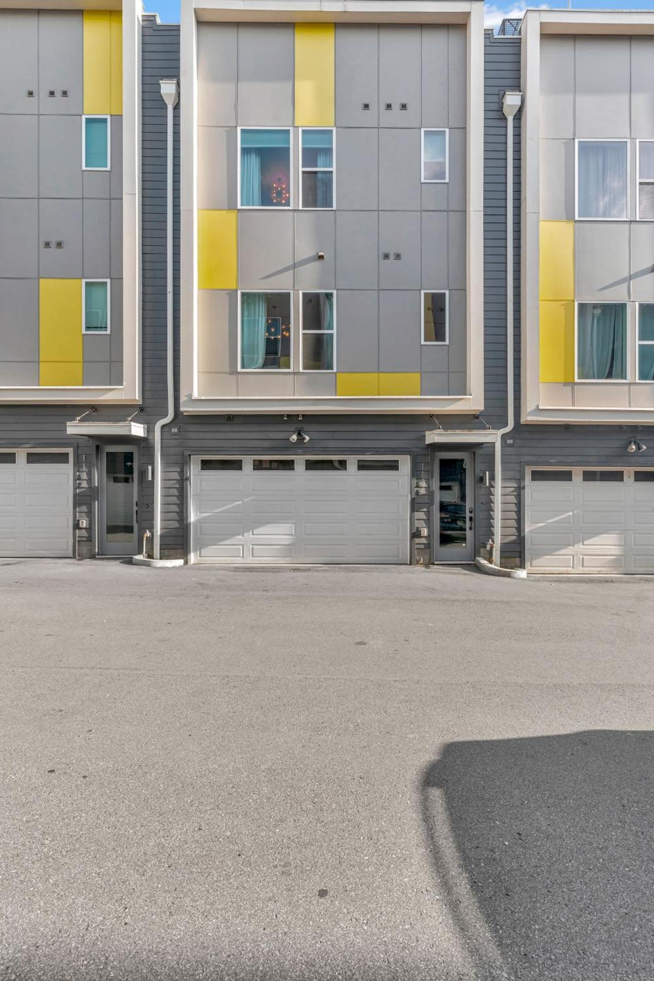 Rooftop Deck 2 Car Garage Near Downtown